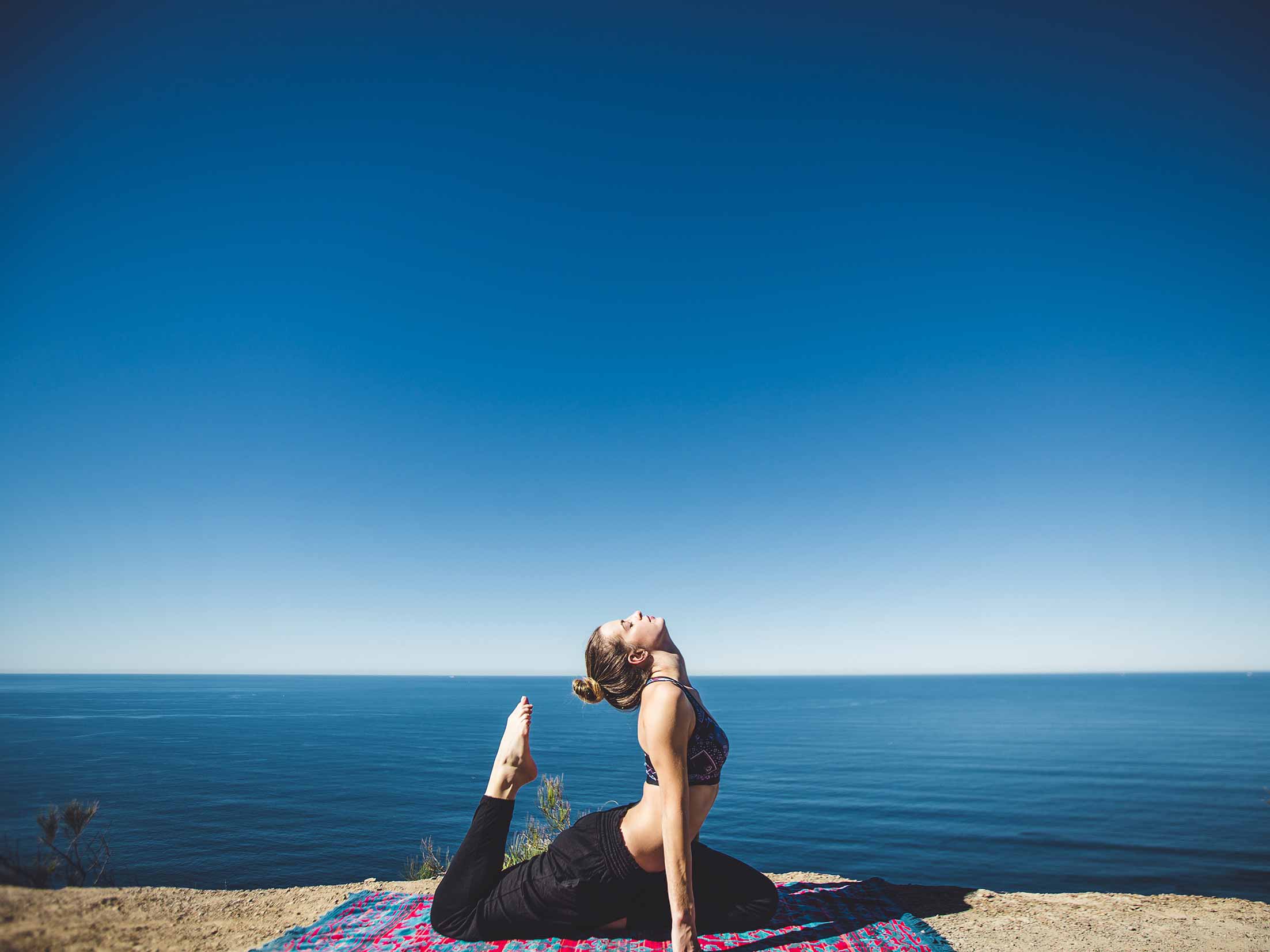 You are currently viewing Simple yoga exercises to begin the day and feel refreshed this winter